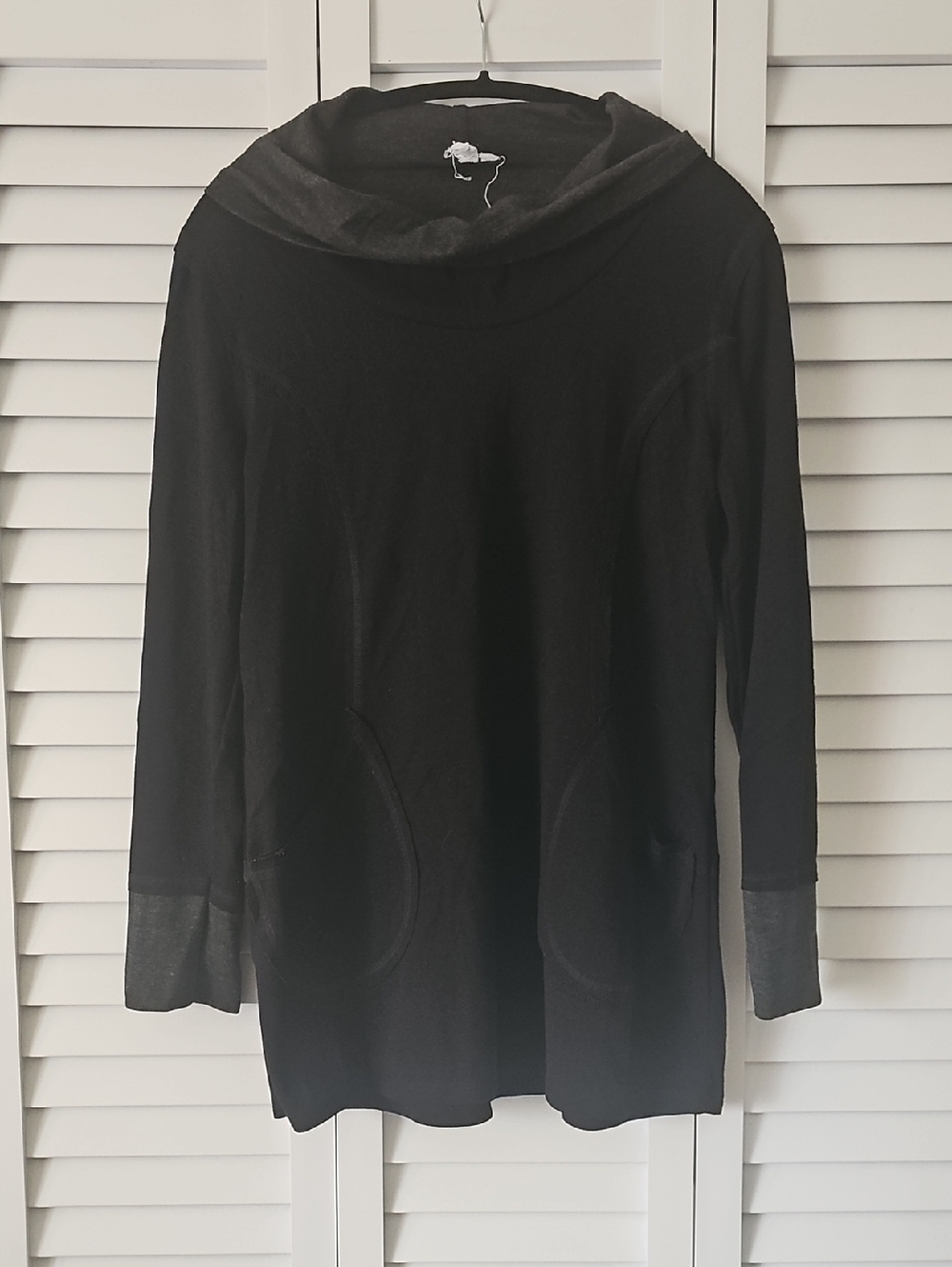 Cable & Gauge Black Long-Sleeve Tunic with Hood